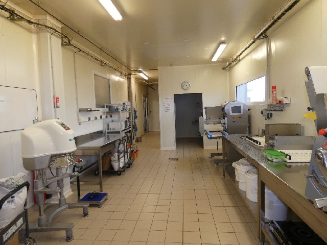 Location Locaux d'activités VEZIN-LE-COQUET Surface 280 m² Entrepôts