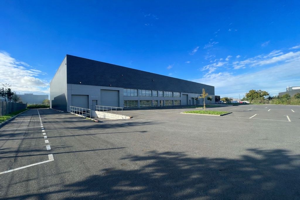 Entrepôts à vendre / à louer sur NOYAL-CHATILLON-SUR-SEICHE