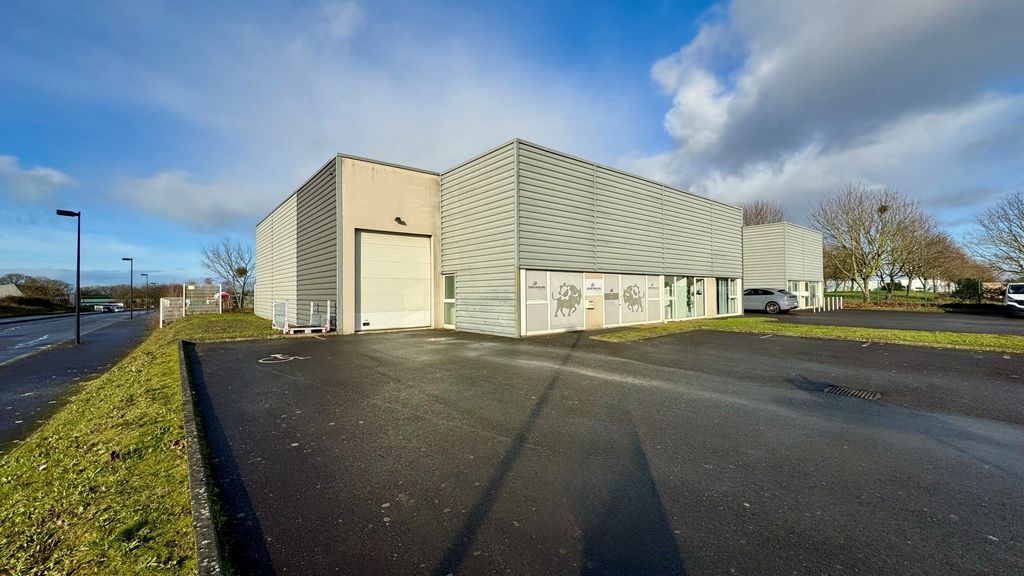 Entrepôts à vendre / à louer sur ST JACQUES DE LA LANDE