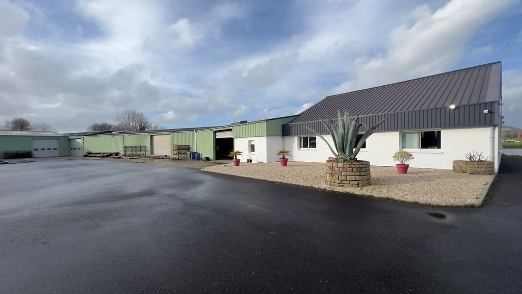 Entrepôts à vendre sur BOURGBARRE