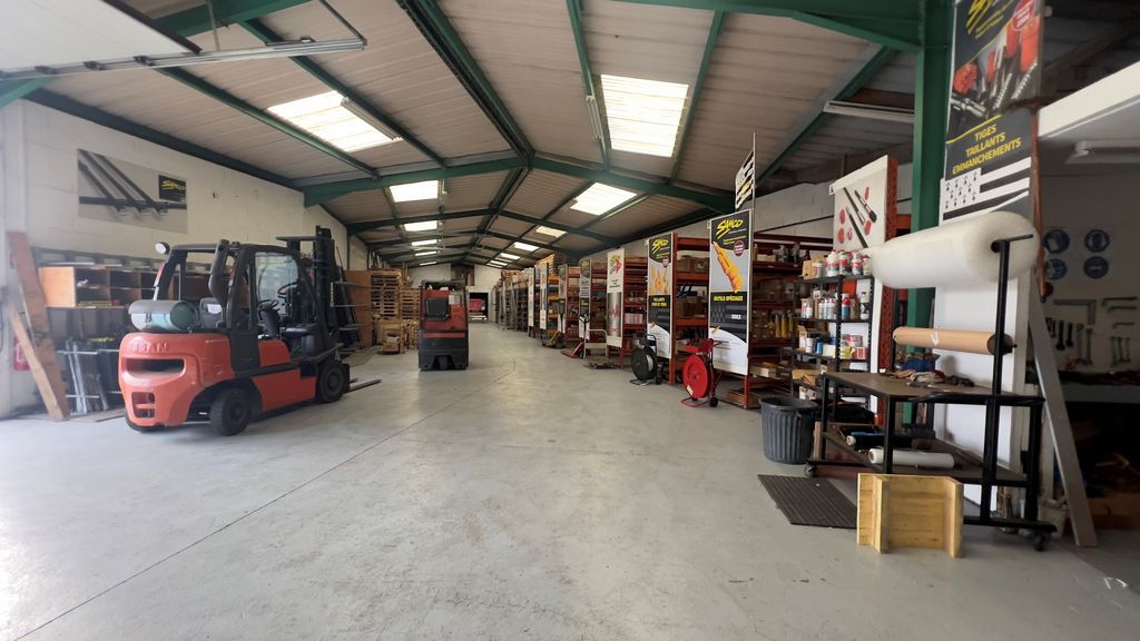 Vente Locaux d'activités BOURGBARRE Surface 1200 m² Entrepôts Rennes Sud