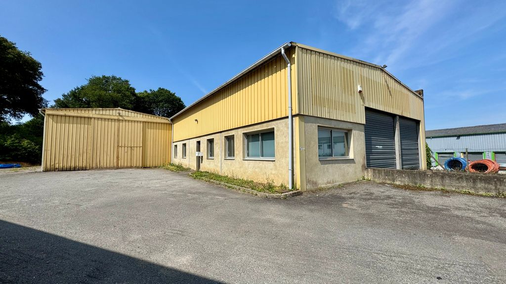 Entrepôts à vendre sur ST JACQUES DE LA LANDE